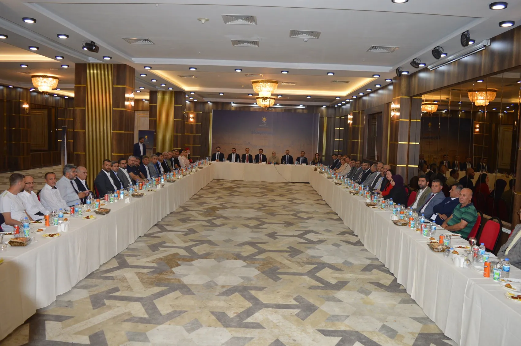 AK Parti Genel Başkan Yardımcısı Uygur Mardin'de yeni dönemi anlattı