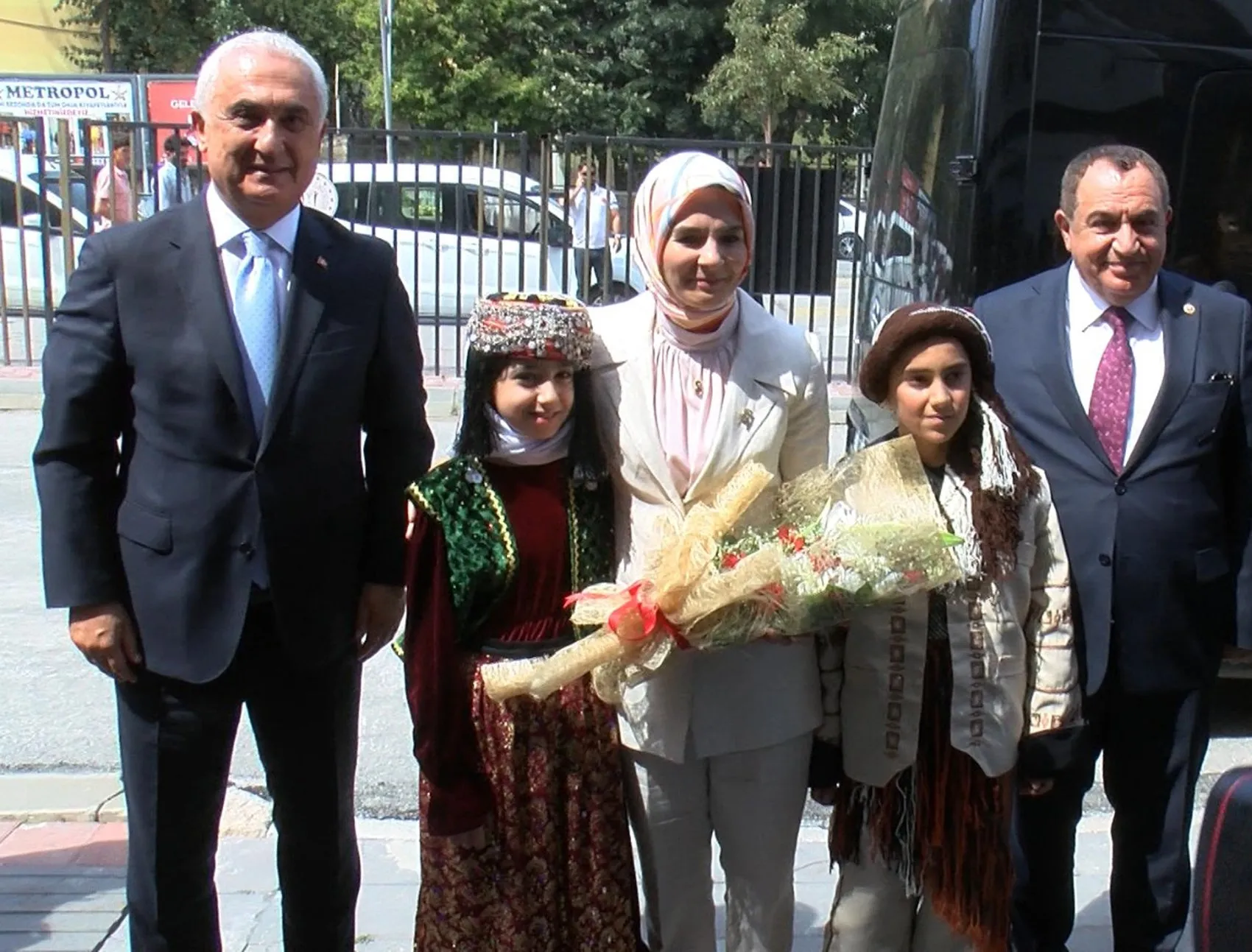 Bakan Göktaş Muş'ta: Terörsüz Türkiye'de yatırımlar büyüyecek