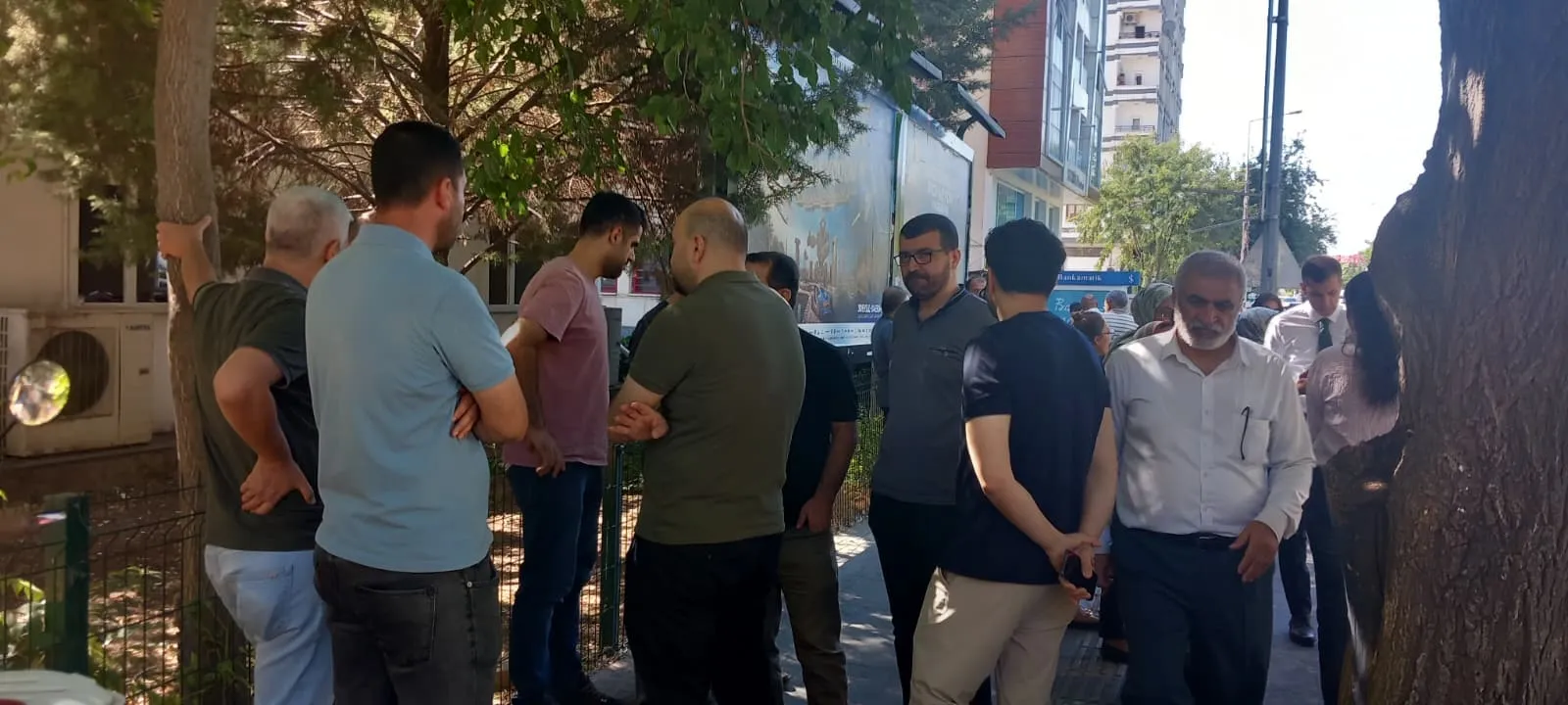 Şanlıurfa Karaköprü merkezli deprem çevre illerde paniğe yol açtı