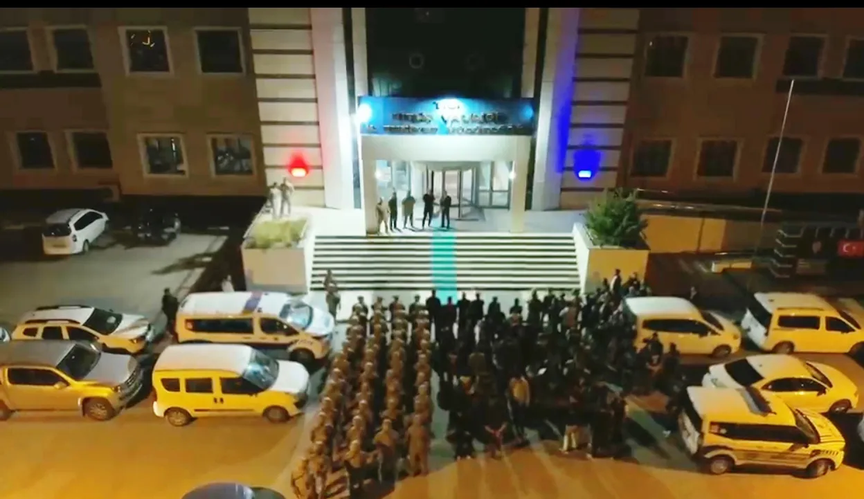 Bitlis merkezli operasyonda suç örgütü propagandası yapan 3 kişi tutuklandı