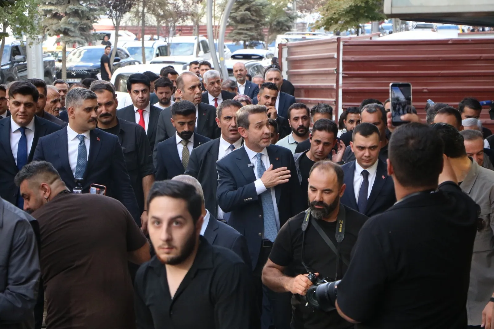 Enerji Bakanı Bayraktar Hakkari'de madencilik potansiyelini değerlendirdi
