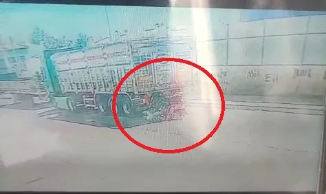Diyarbakır'da park halindeki TIR'a çarpan motokurye ağır yaralandı