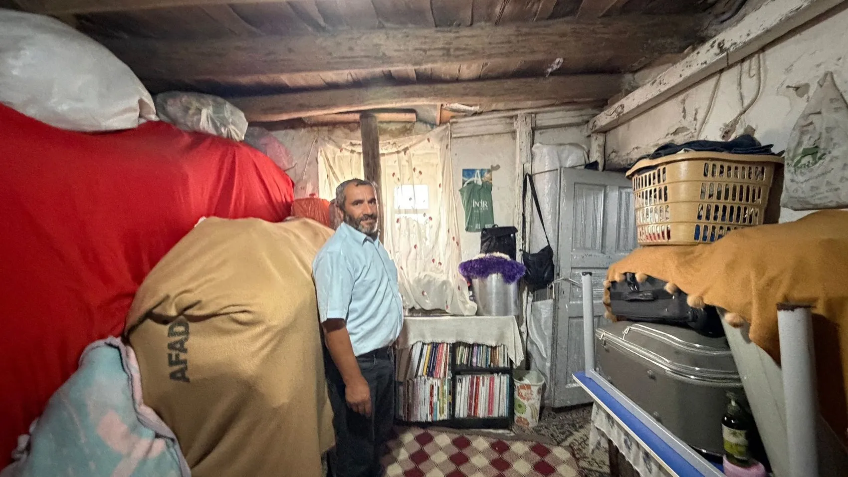 Ağrı'da 9 kişilik aile 80 yıllık harabe evden modern yuvaya taşındı