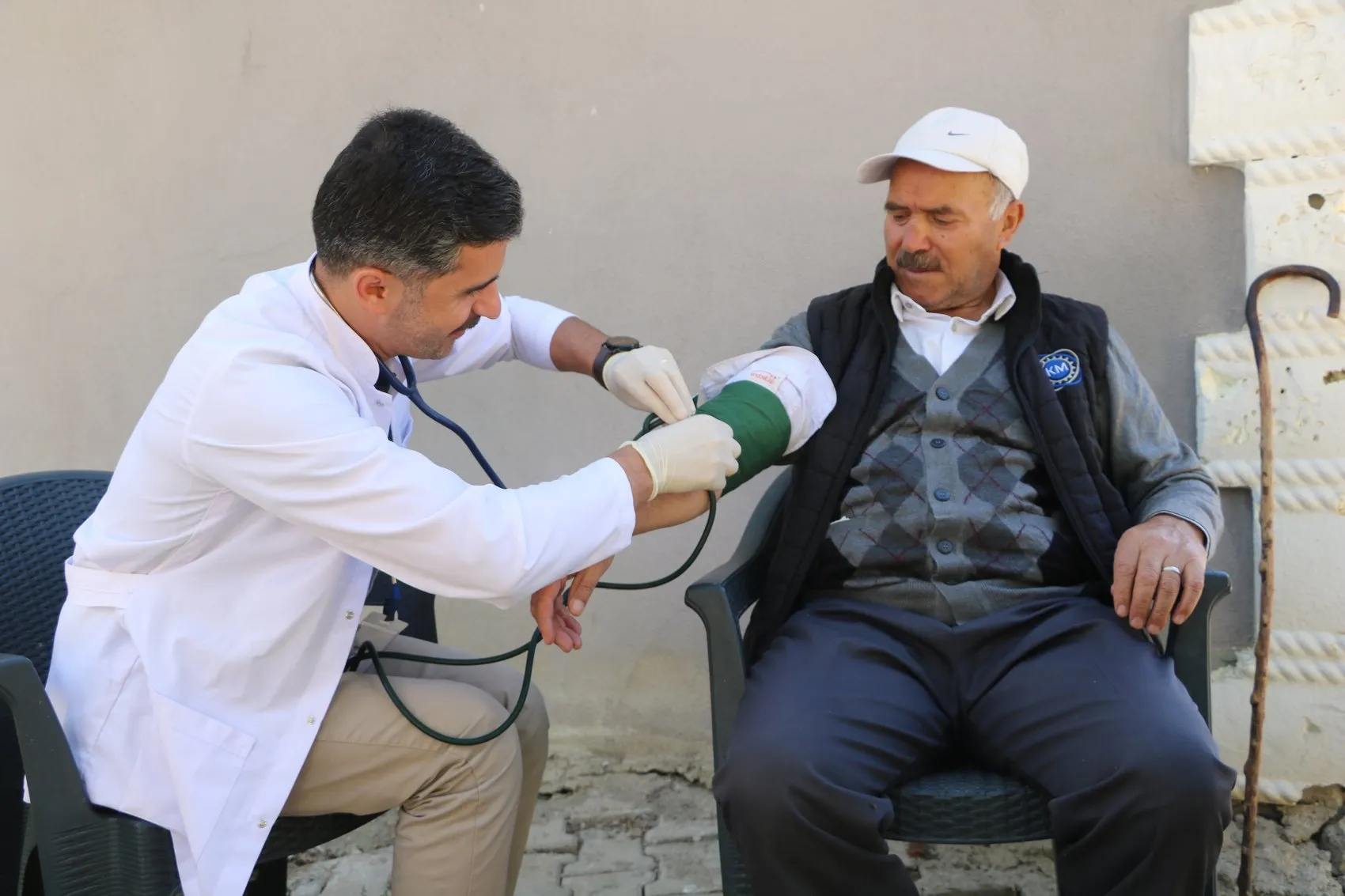 Hakkari'de sağlık ekipleri sınır köylerindeki vatandaşların ayağına gidiyor