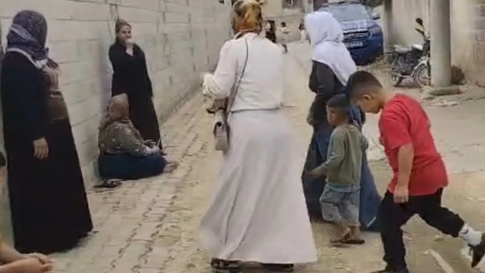 Suruç'ta eve giren dört kadın ev sahibini bıçaklayıp altınları çaldı