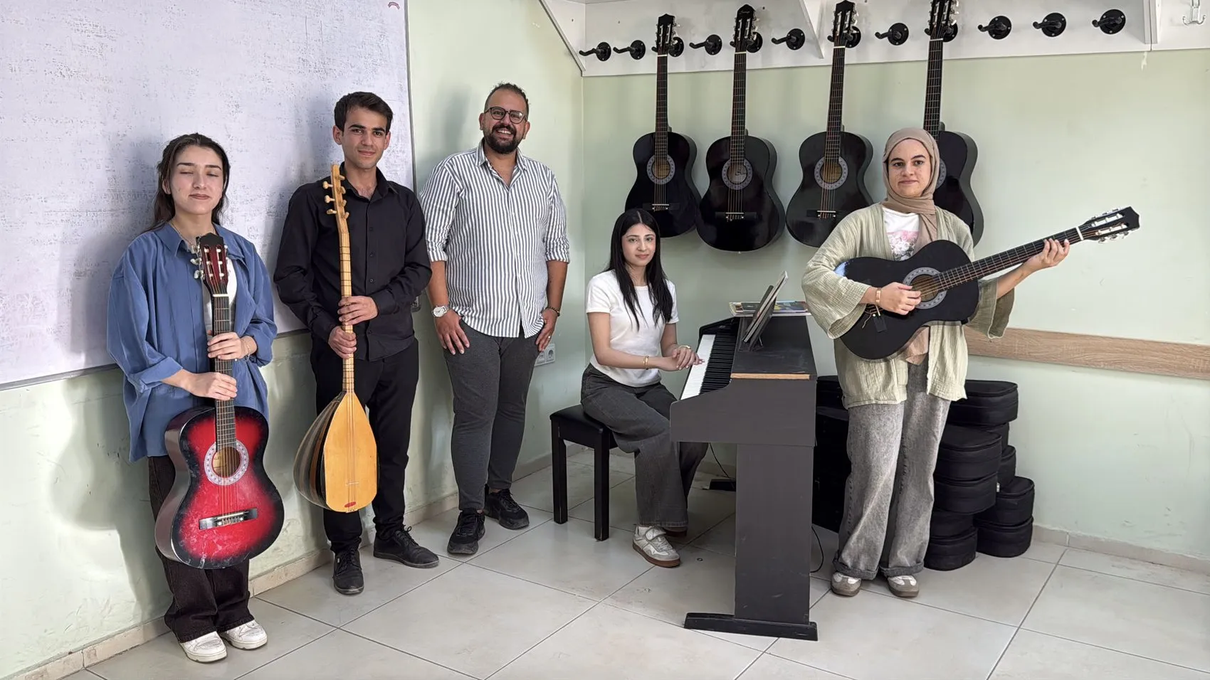 Midyatlı öğrencilerin müzik hayalleri Semih öğretmenin ücretsiz dersleriyle gerçeğe dönüştü