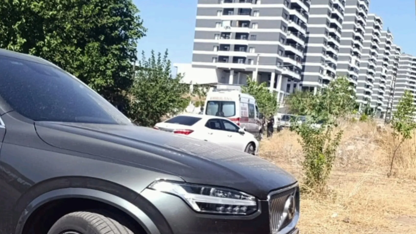 Diyarbakır'da sokak ortasında silahlı saldırı sonucu bir kişi hayatını kaybetti