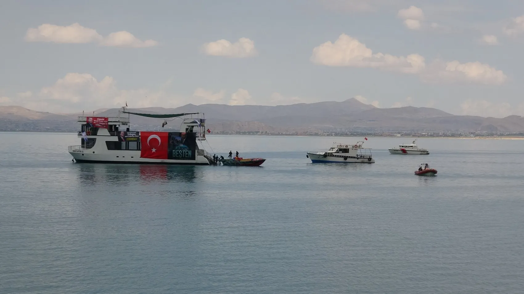 AK Parti Genel Başkan Yardımcısı Yayman Van'da terörsüz Türkiye mesajı verdi