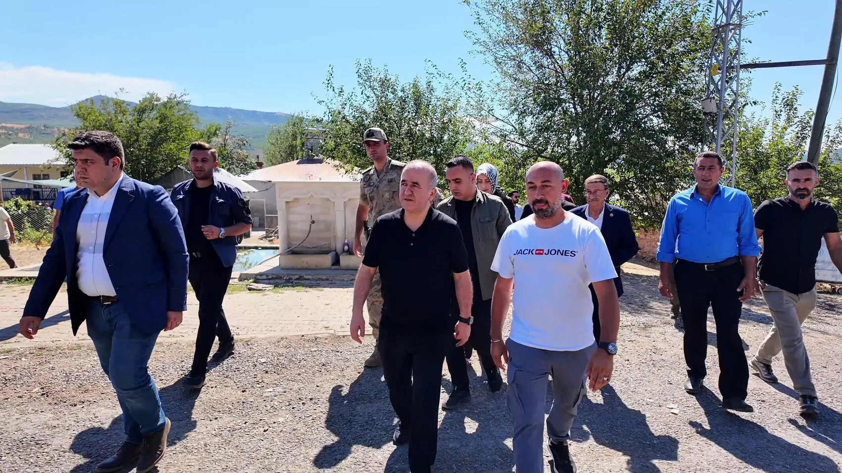 Elazığ Valisi Hatipoğlu Karakoçan'daki vahşi cinayetin aydınlatılacağını duyurdu