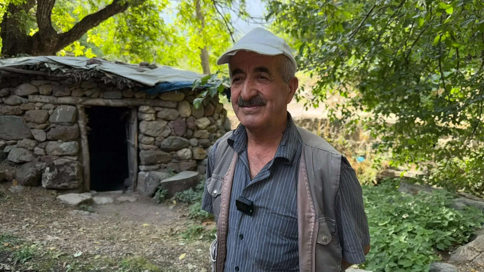 Hakkari'de 150 yıllık su değirmeni dede yadigarı olarak dönmeye devam ediyor