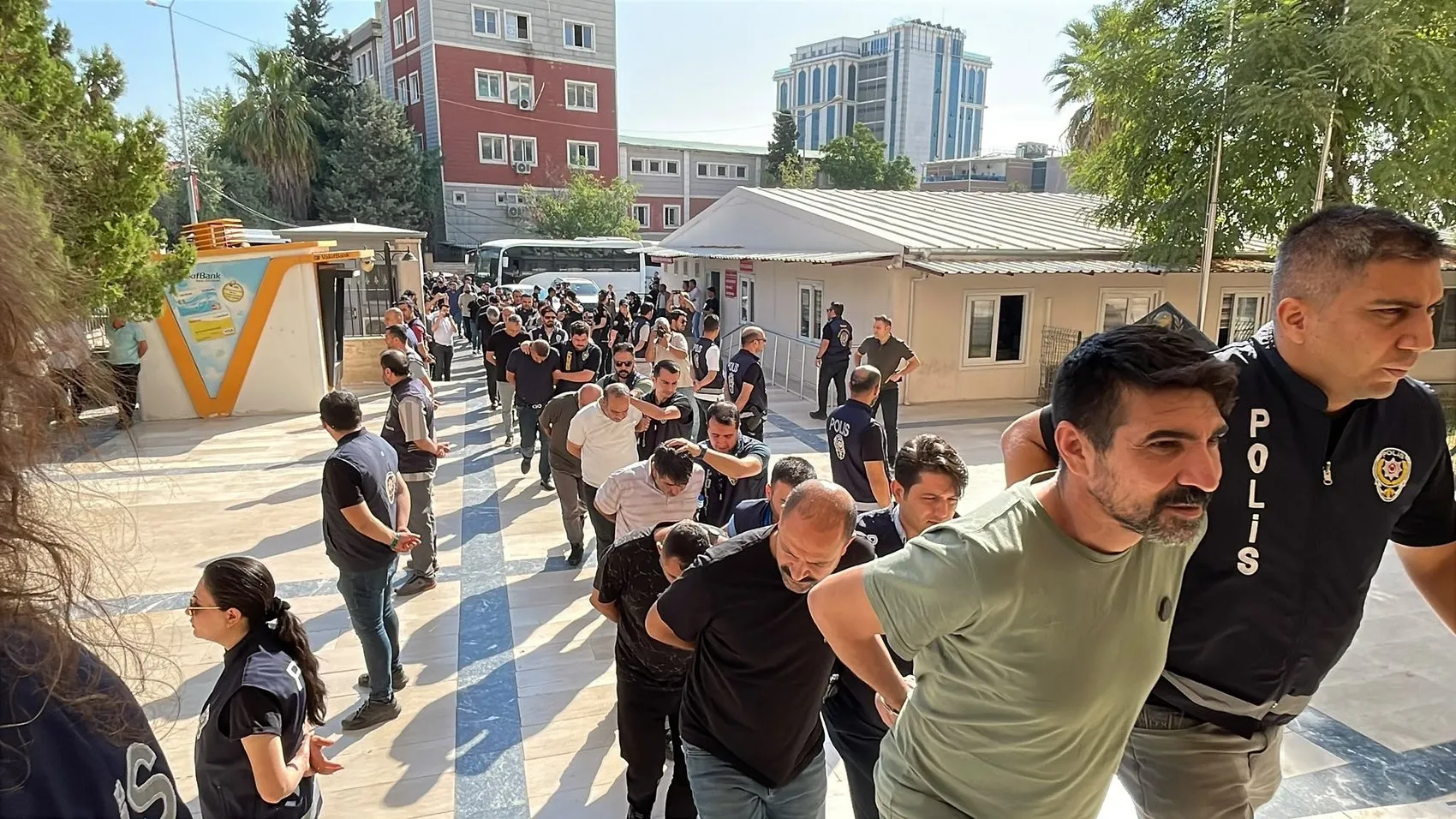 Şanlıurfa merkezli yasa dışı bahis operasyonunda 27 kişi cezaevine gönderildi