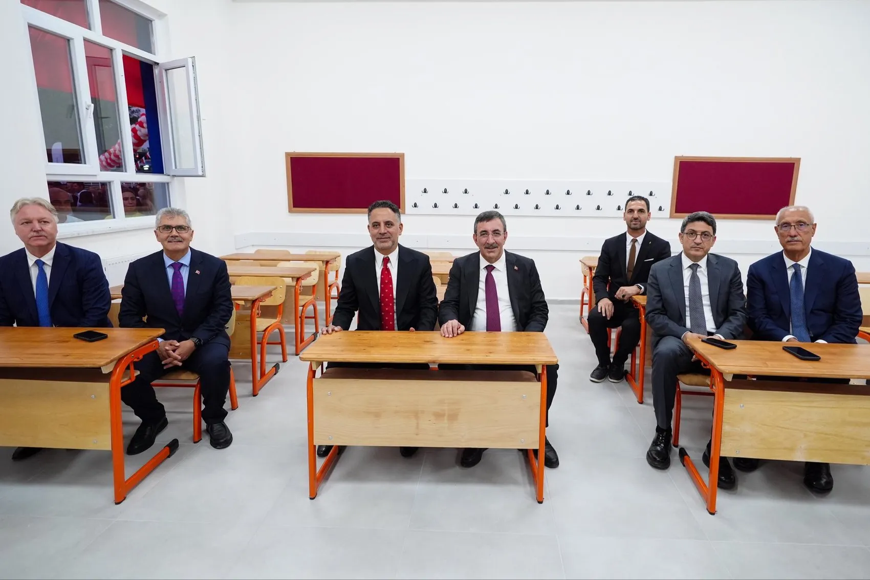 Cumhurbaşkanı Yardımcısı Yılmaz Bingöl'de yeni okulun açılışını yaptı