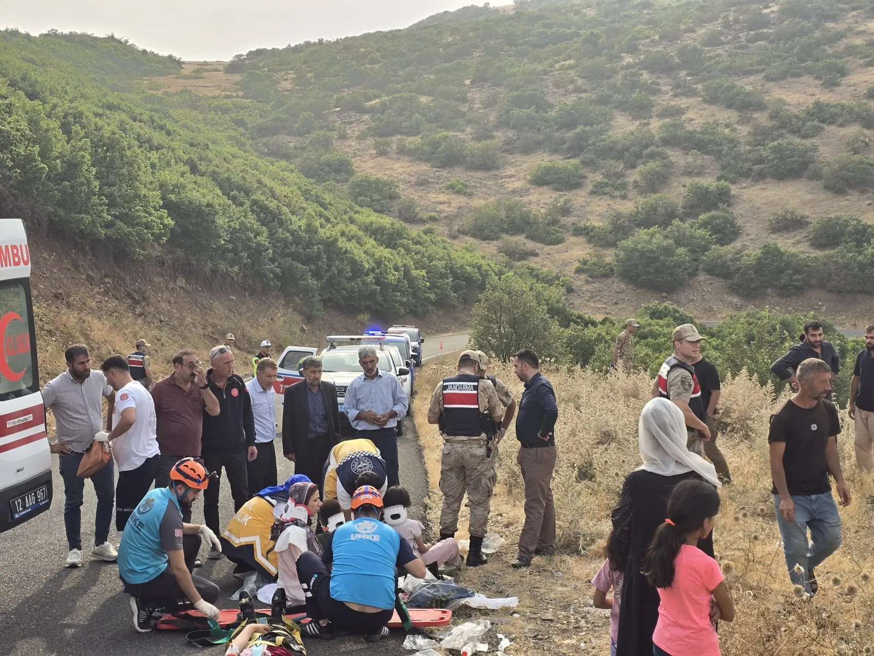 Bingöl Adaklı yolunda minibüs kazası sonucu on kişi yaralandı