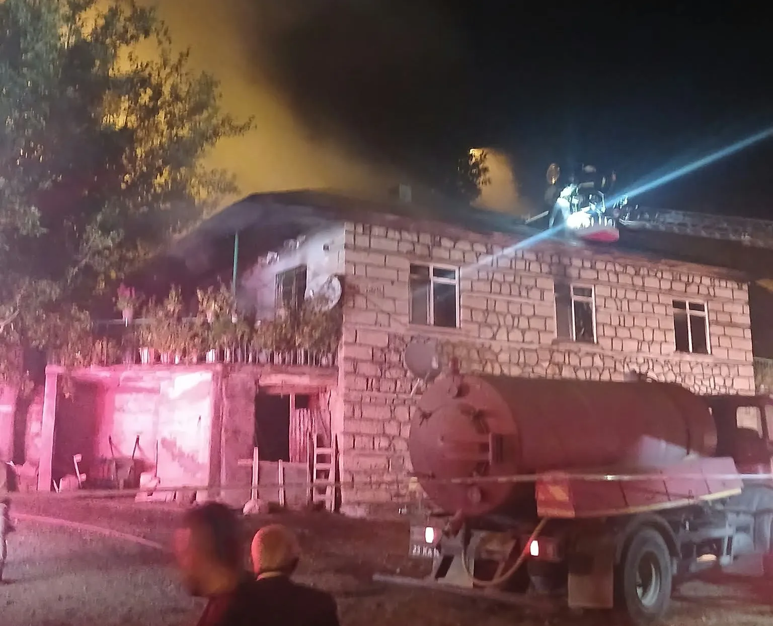 Elazığ Karakoçan'da çıkan ev yangınında yaşlı çift hayatını kaybetti