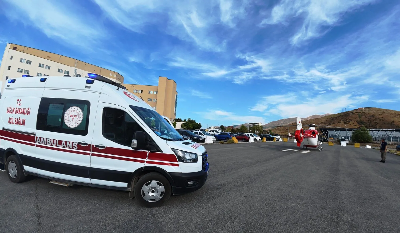 Bitlis'te dünyaya gelen minik bebek helikopter ambulansla Van'a taşındı