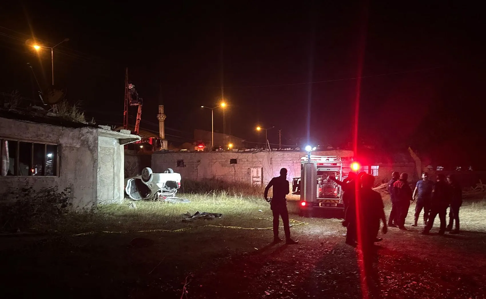 Ağrı'da otomobil çatının üzerinden şarampole uçtu