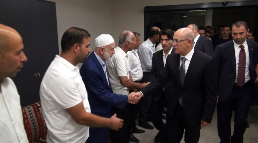 Bakan Şimşek Batman'daki acı gününde ailesini yalnız bırakmadı