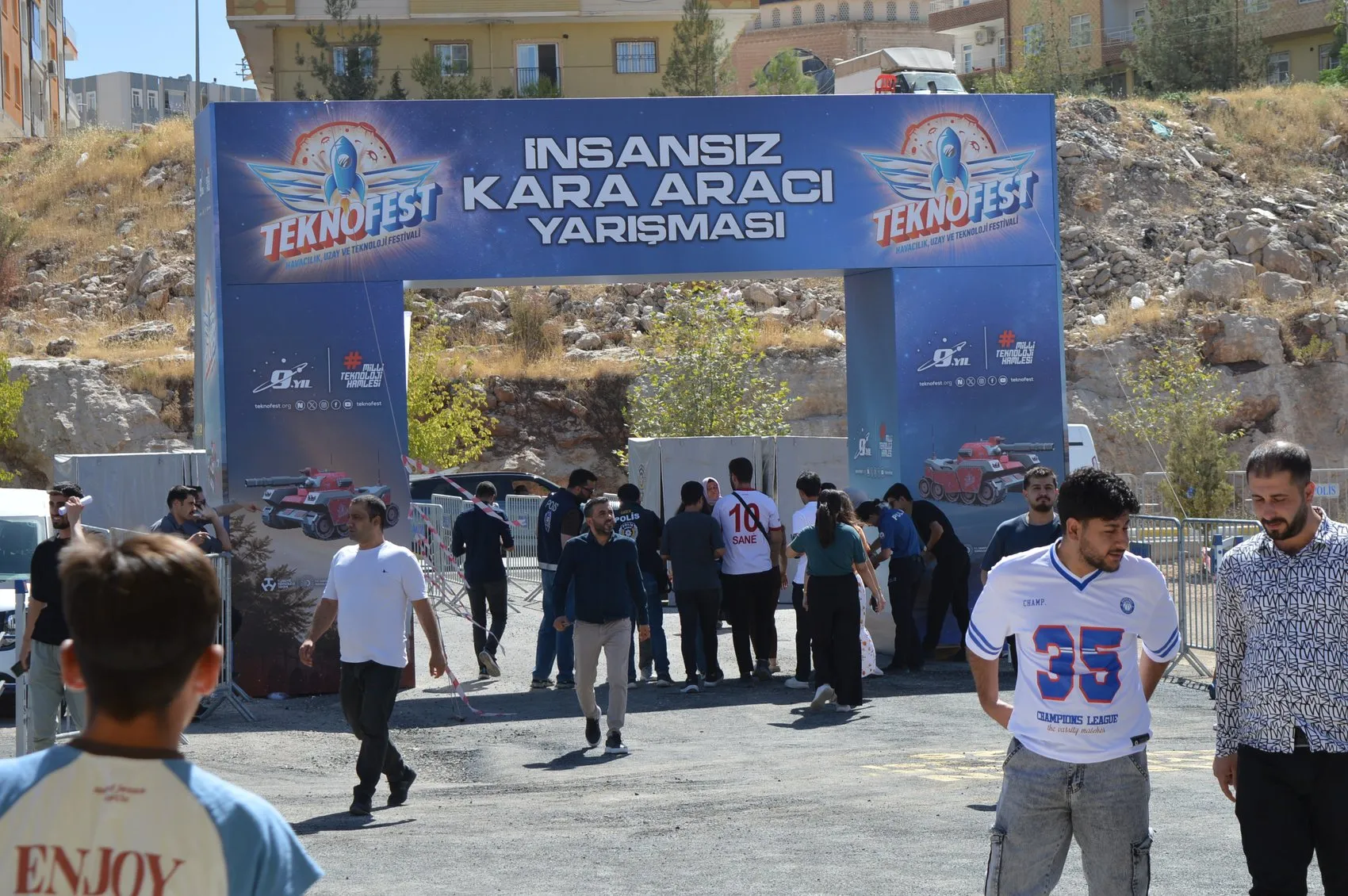 Mardin'de TEKNOFEST İnsansız Kara Aracı Yarışması başladı
