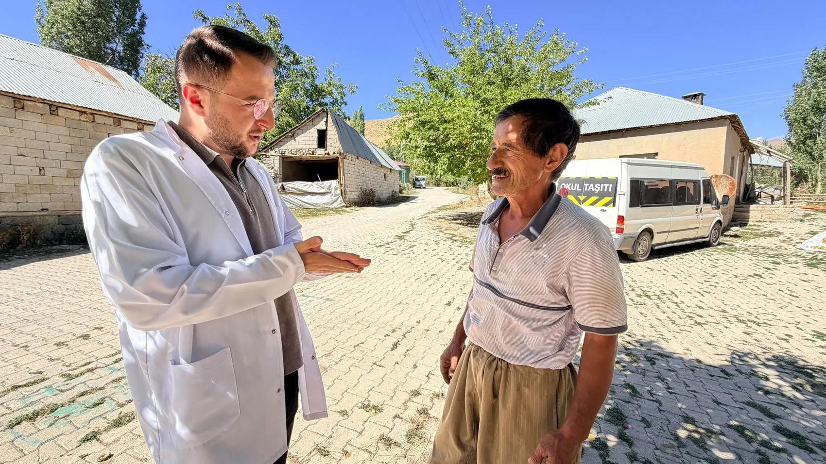 Hakkari'de sağlık ekipleri sınır köylerindeki vatandaşların ayağına gidiyor