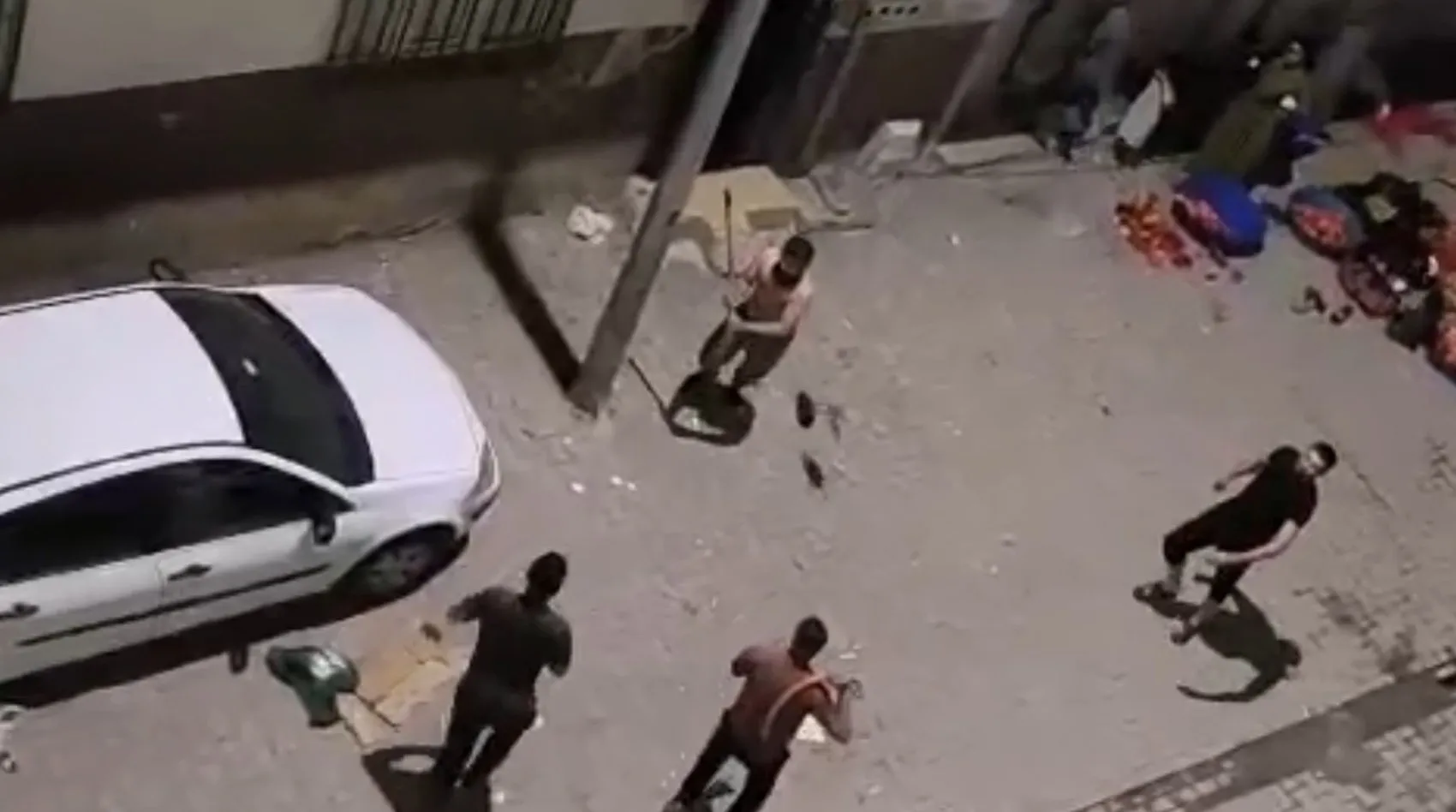 Şanlıurfa Ruha Mahallesinde İki Grup Arasında Taşlı Sopalı Kavga Çıktı