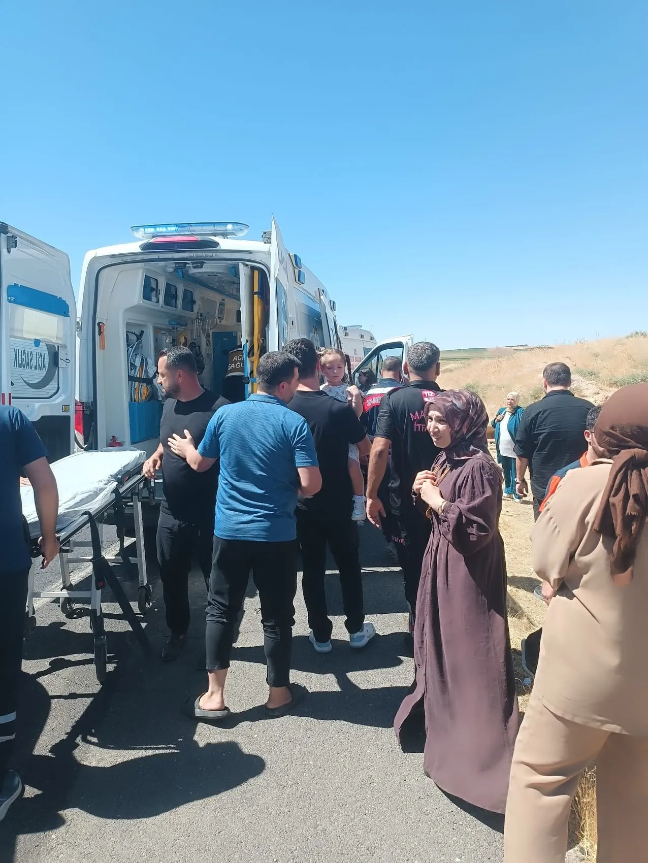 Mardin'de öğrenci servisi devrildi 13 çocuk yaralandı