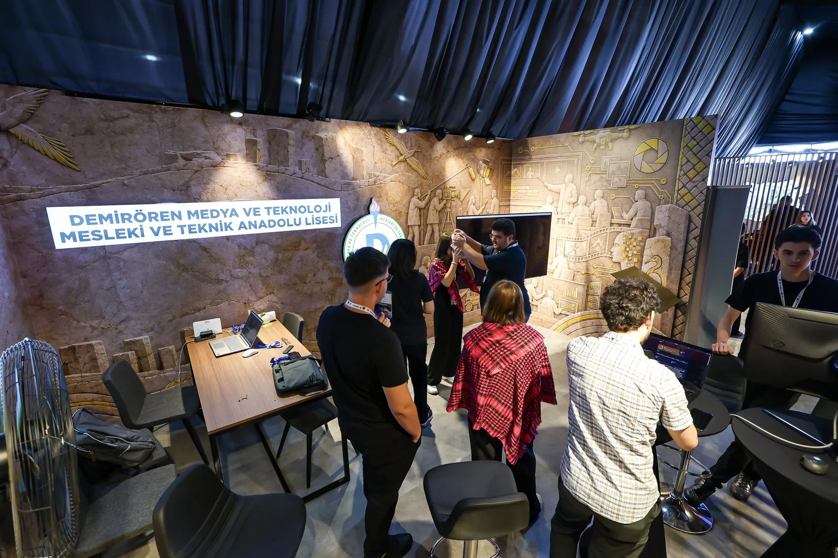 Demirören Medya TEKNOFEST Güneydoğu standında teknoloji rüzgarı estiriyor