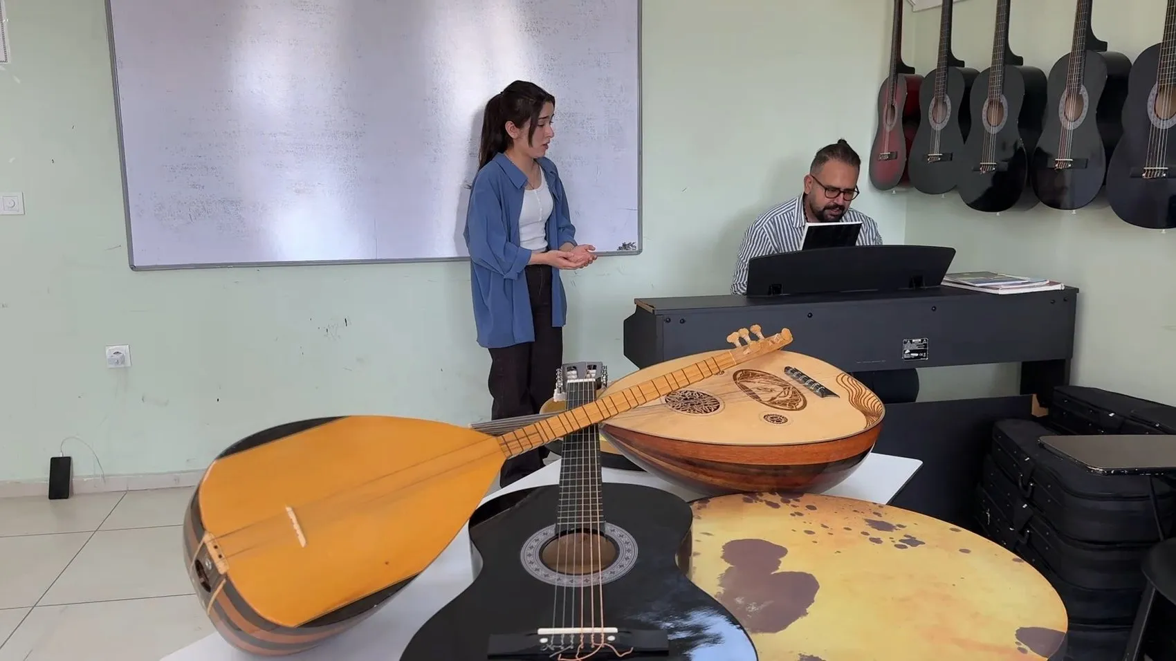 Midyatlı öğrencilerin müzik hayalleri Semih öğretmenin ücretsiz dersleriyle gerçeğe dönüştü