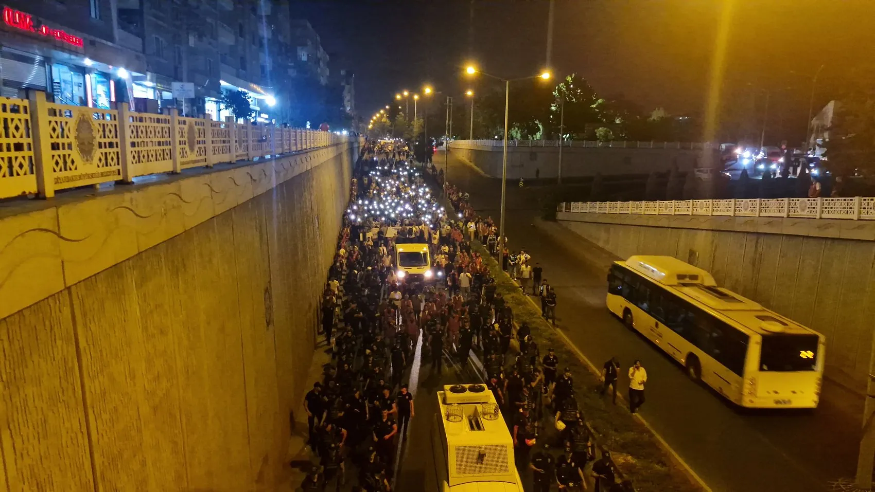 Hatimoğulları Diyarbakır'da barış çağrısını yineledi