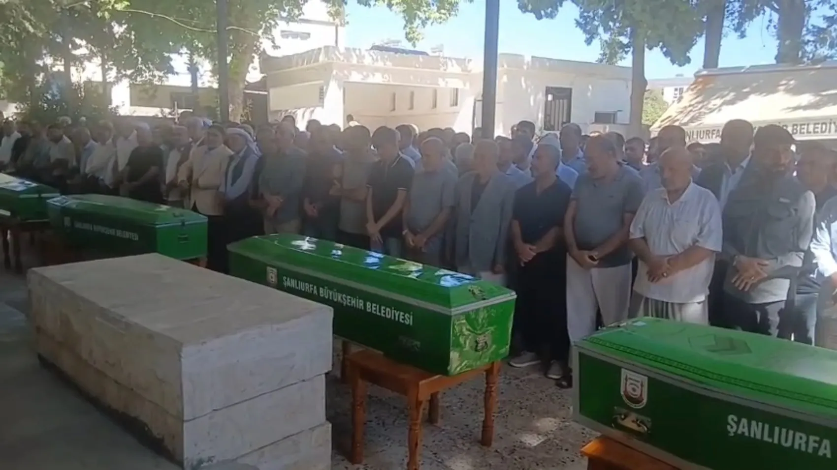 Taziye dönüşü yaşanan feci kazada hayatını kaybeden Çerçi ailesi toprağa verildi