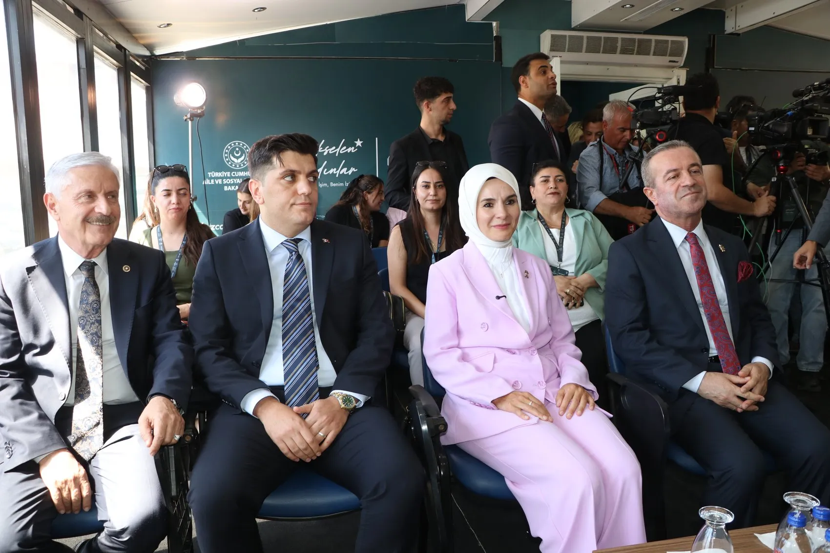 Bakan Göktaş Hakkari'de Kadın Girişimcilerle Buluştu