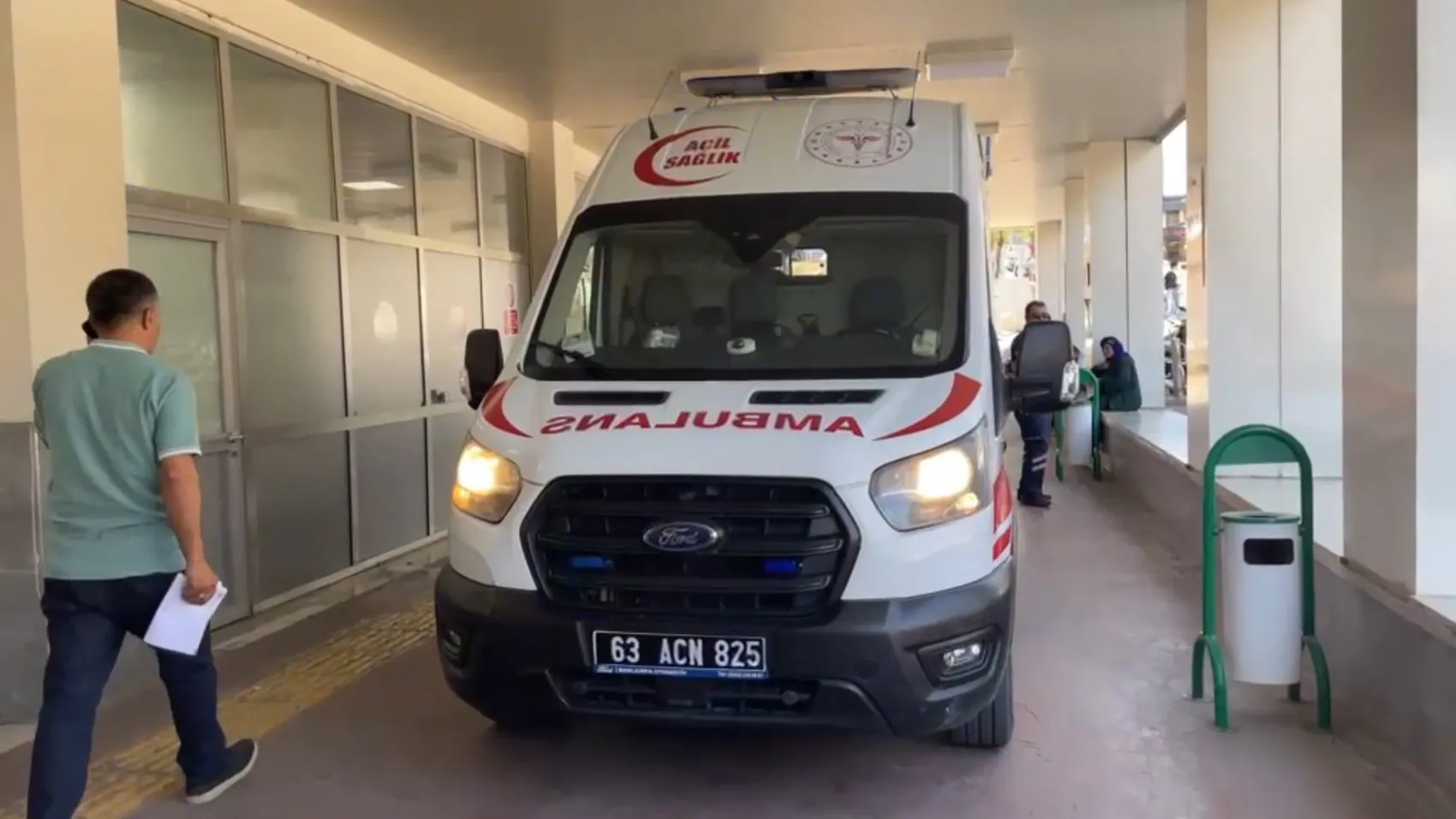 Şanlıurfa'da minibüs TIR'a çarptı: 2 kişi yaşamını yitirdi