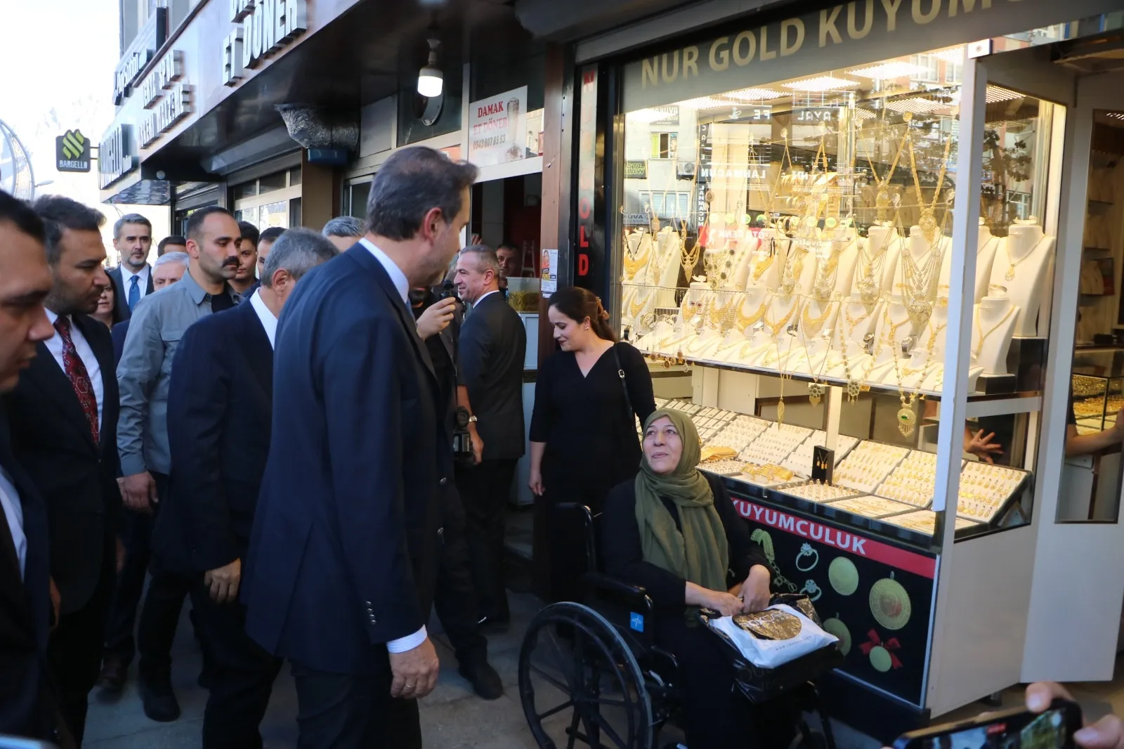 Enerji Bakanı Bayraktar Hakkari'de madencilik potansiyelini değerlendirdi