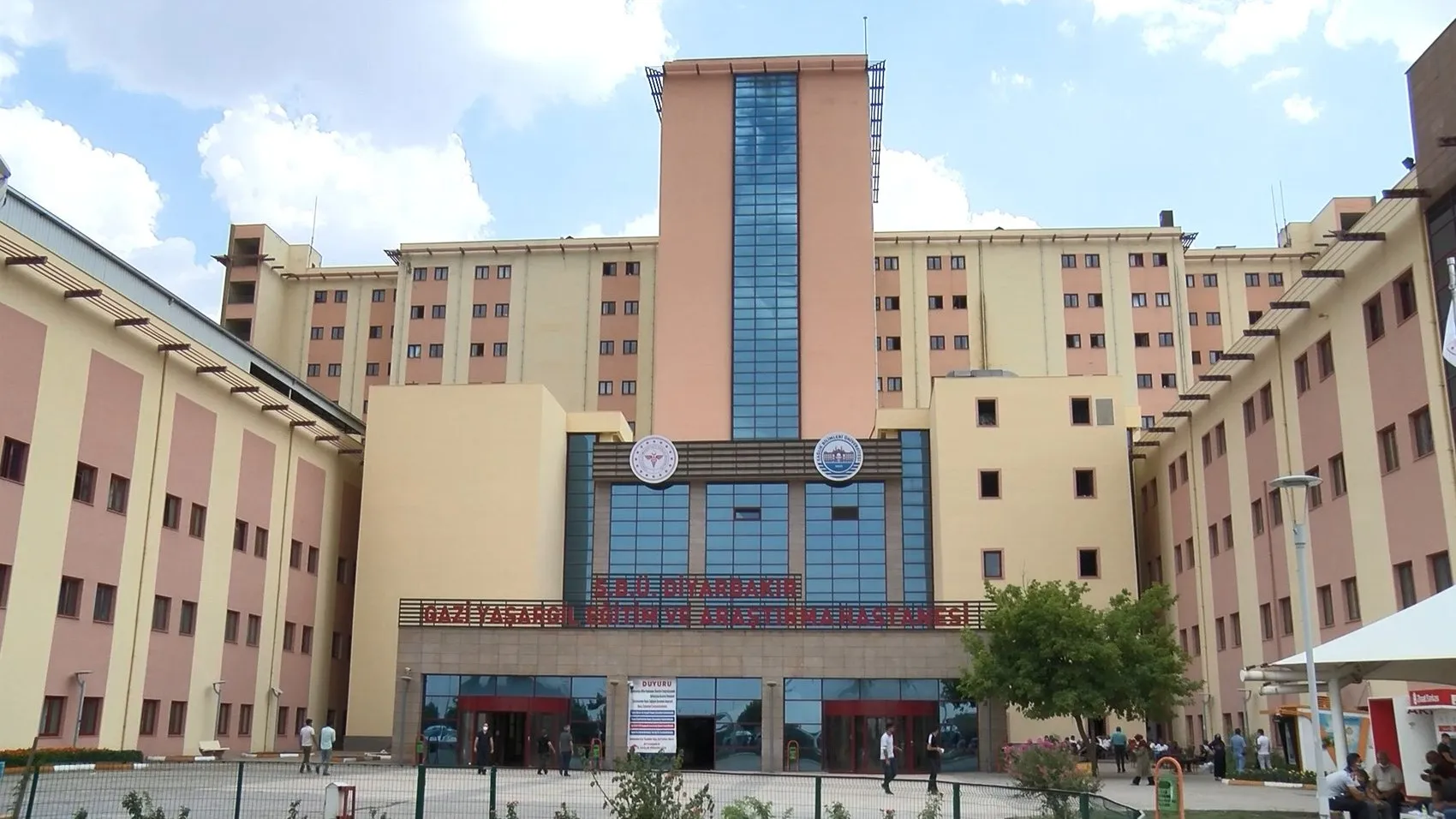 Diyarbakır'da yıldırım düşmesi sonucu iki kız kardeşten biri hayatını kaybetti