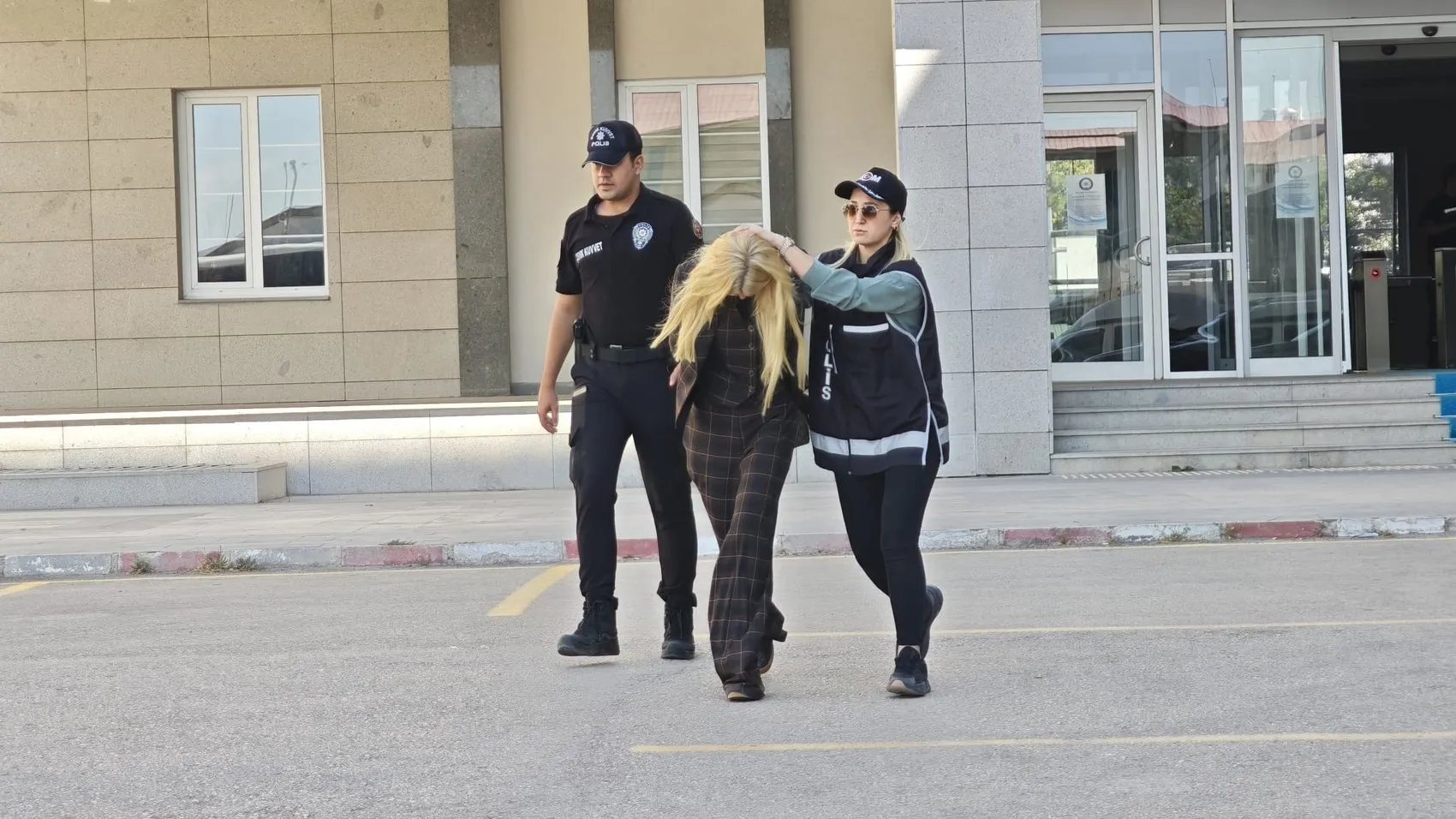 Sanal medya ünlüsü Çağla Öz Tançalan adliyeye sevk edildi