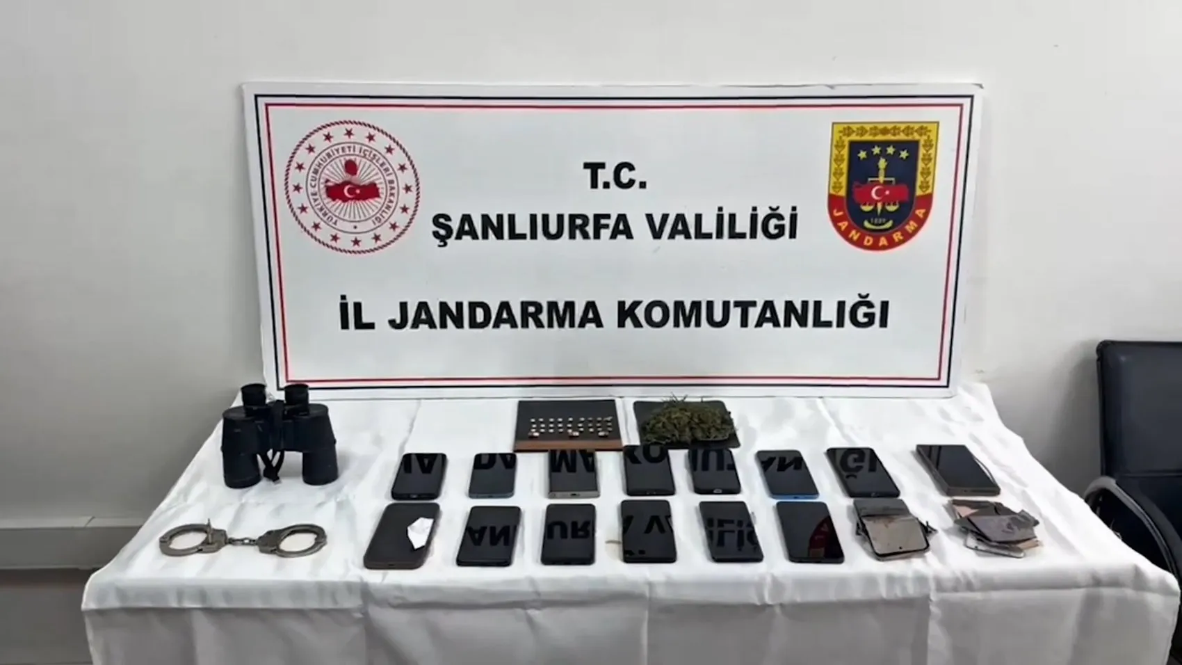 Akçakale'de telefon dolandırıcıları mısır tarlasında dronla yakalandı