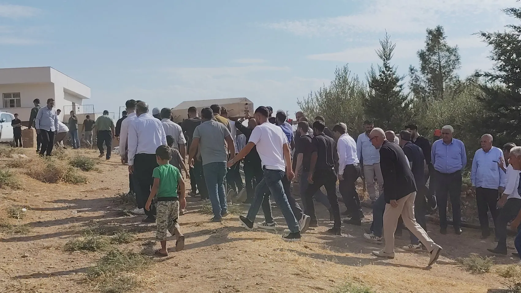 Mardin Derik ilçesinde kuzeni tarafından vurulan 13 yaşındaki Selahattin toprağa verildi