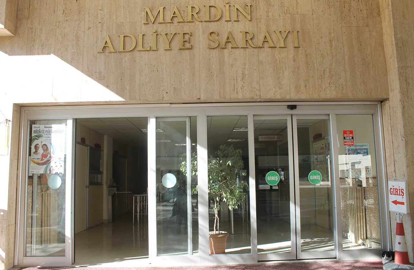 Mardin Derik ilçesinde kuzenini av tüfeğiyle vuran genç tutuklandı
