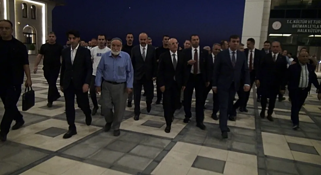 Bakan Şimşek Batman'daki acı gününde ailesini yalnız bırakmadı