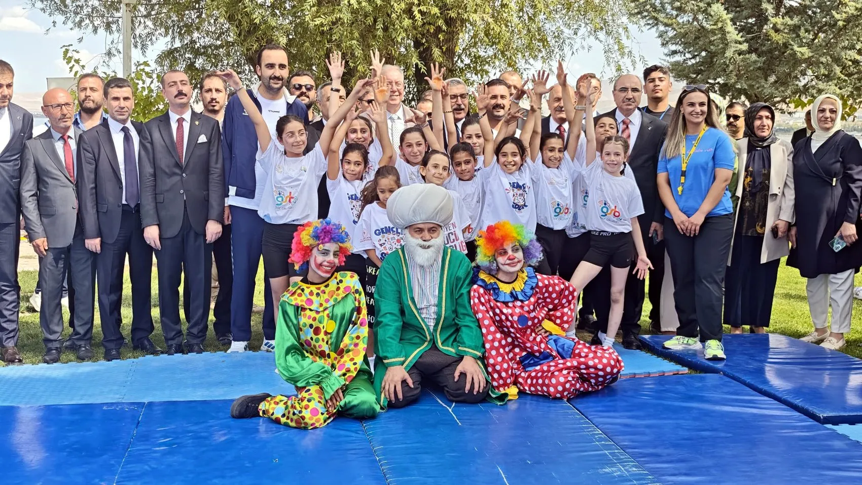 AK Parti Genel Başkan Yardımcısı Yayman Van'da terörsüz Türkiye mesajı verdi