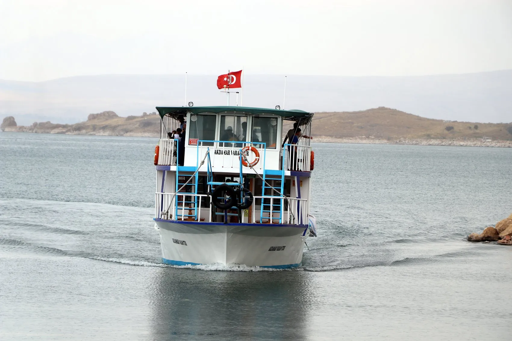 Van Gölü'ndeki 1100 yıllık kilisede ayin için hazırlıklar tamam