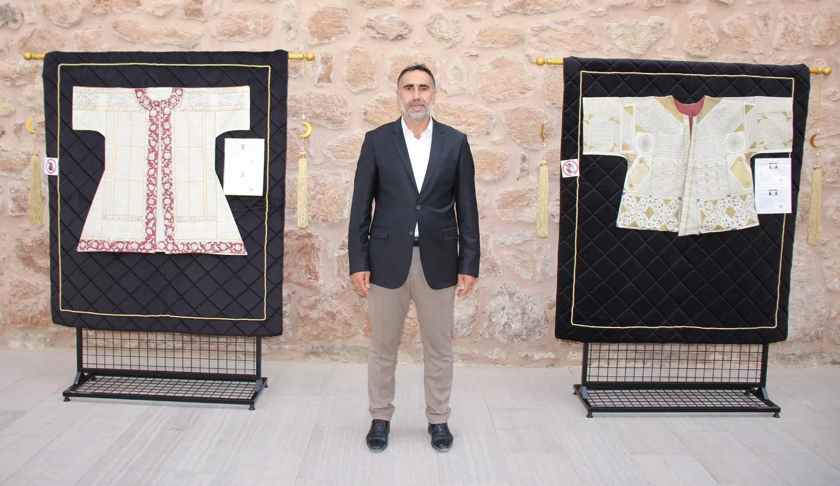 İshak Paşa Sarayı'nda Dualı Sultan Gömlekleri Sergisi Açıldı