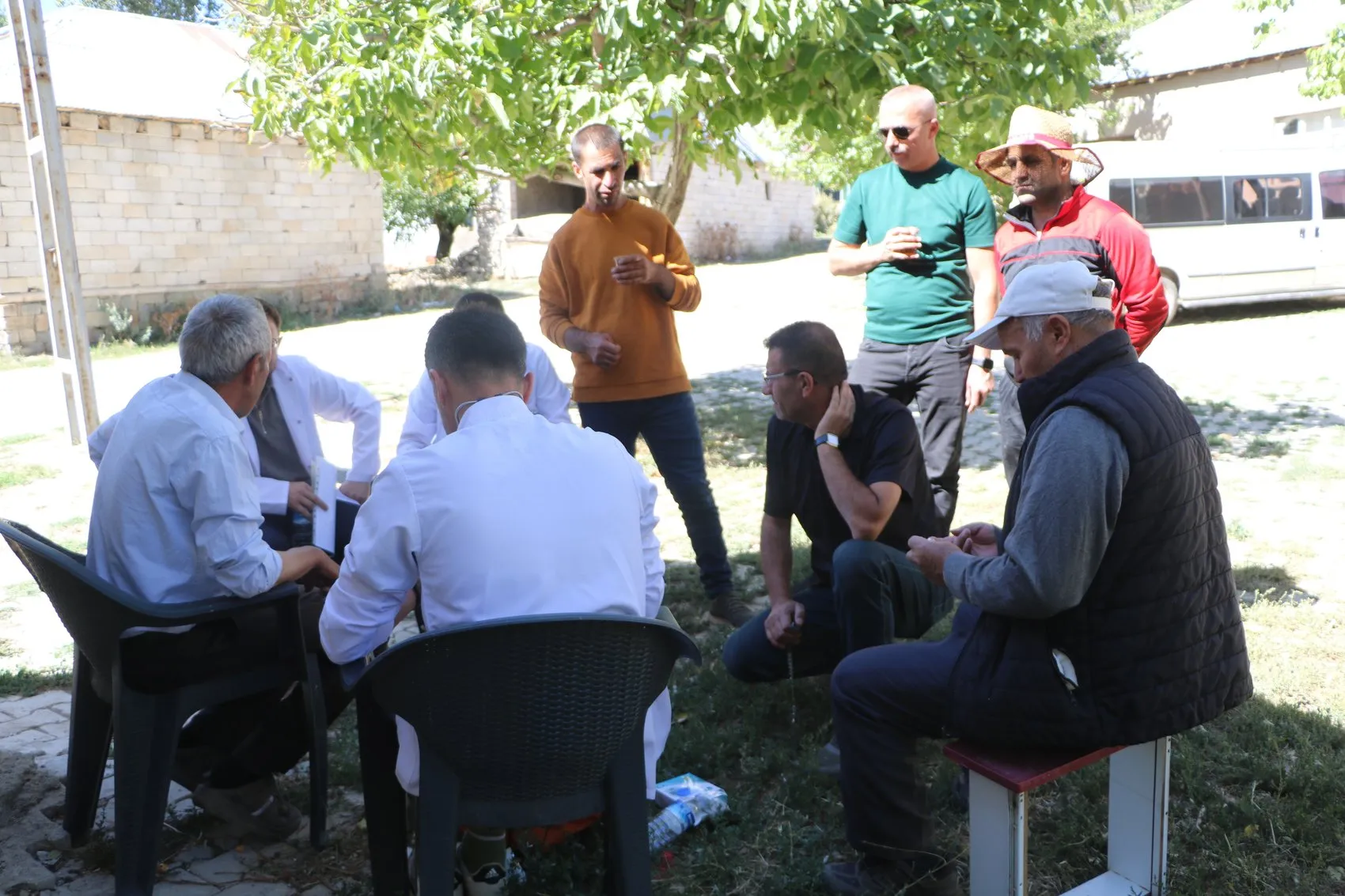 Hakkari'de sağlık ekipleri sınır köylerindeki vatandaşların ayağına gidiyor