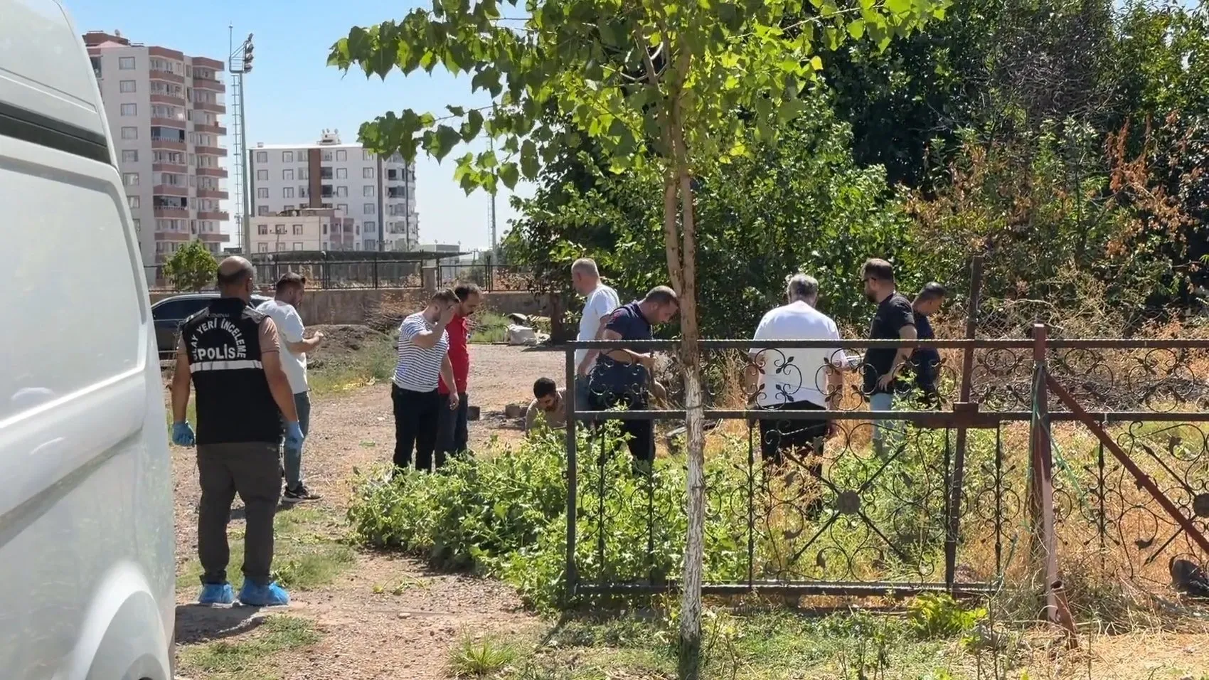 Diyarbakır'da sokak ortasında silahlı saldırı sonucu bir kişi hayatını kaybetti