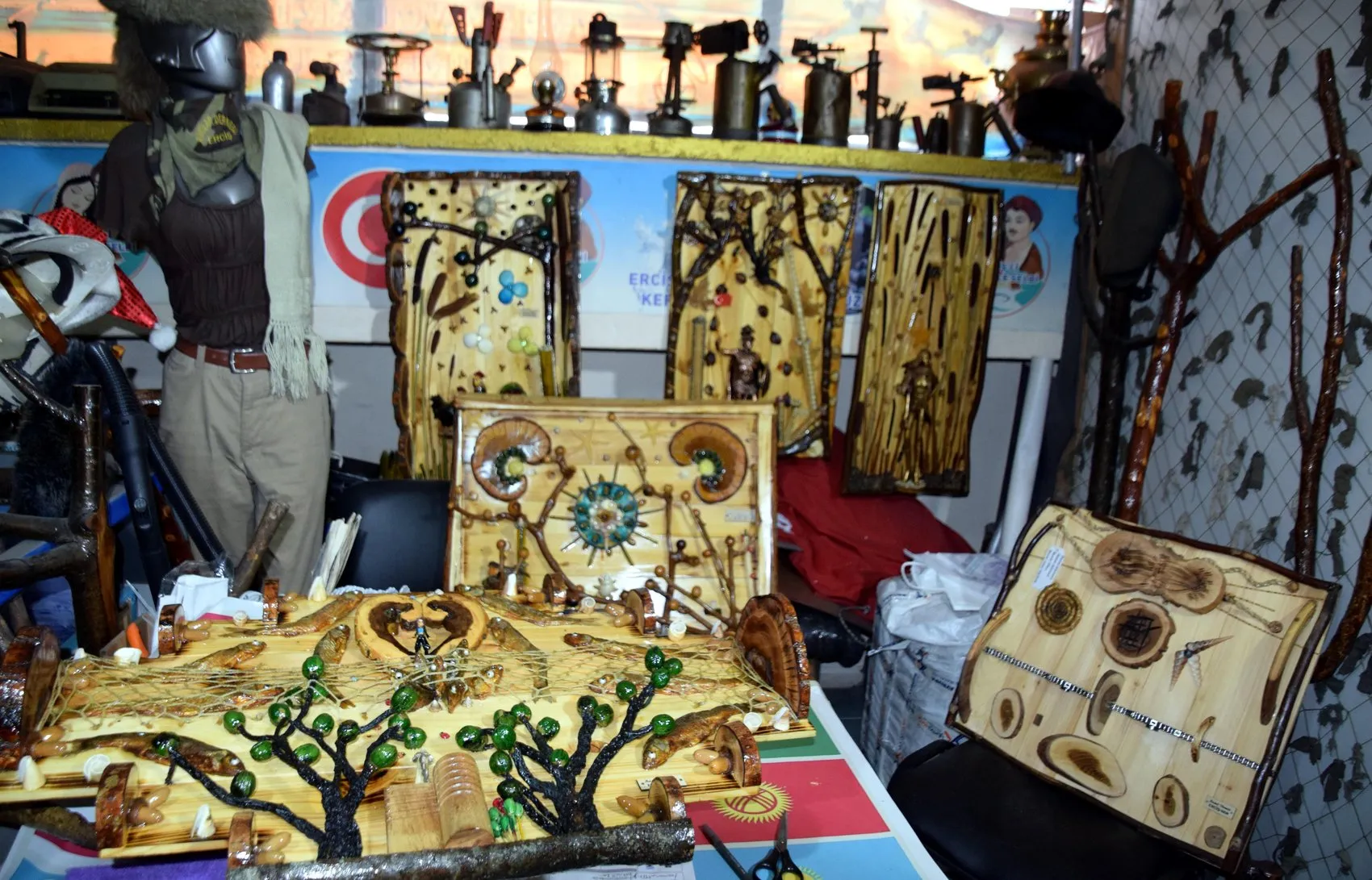 Vanlı Sami Demir atık malzemelerden sanat eserleri üretiyor