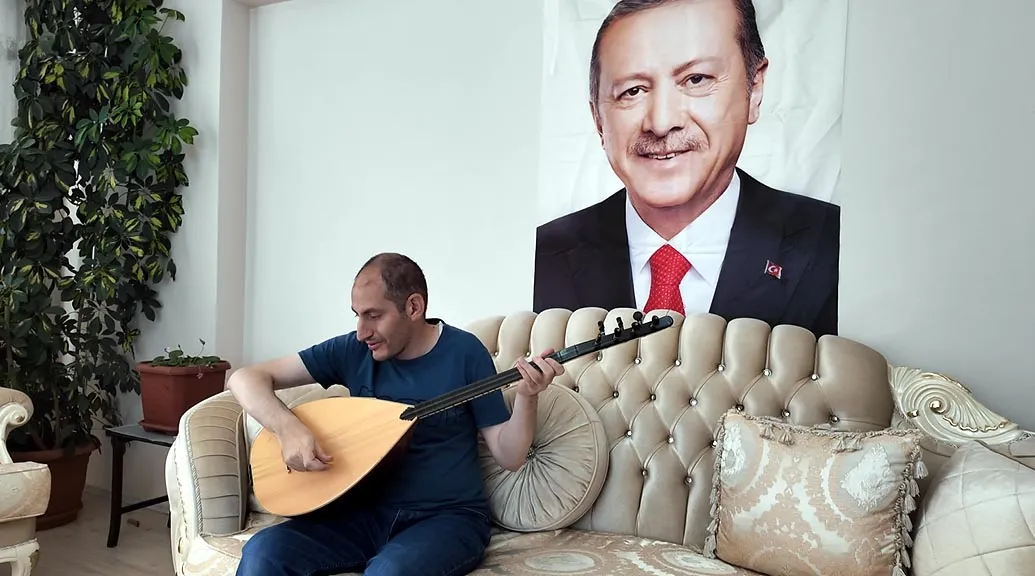 Ercişli görme engelli Abdullah Erdoğan için beste yaptı
