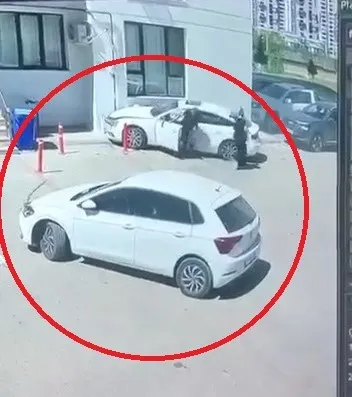 Diyarbakır'da site içinde kaza anı güvenlik kamerasına yansıdı