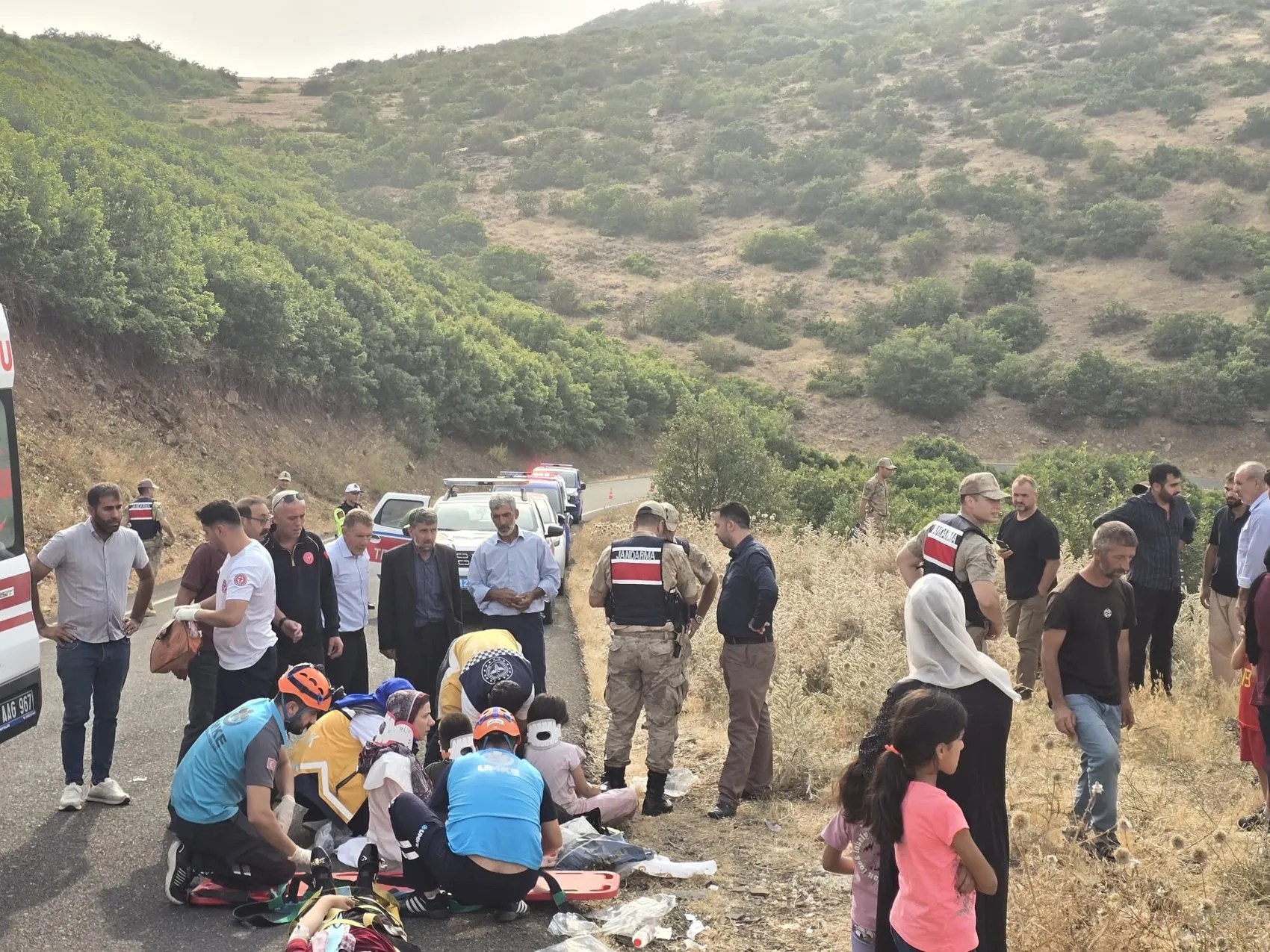 Bingöl Adaklı yolunda minibüs kazası sonucu on kişi yaralandı