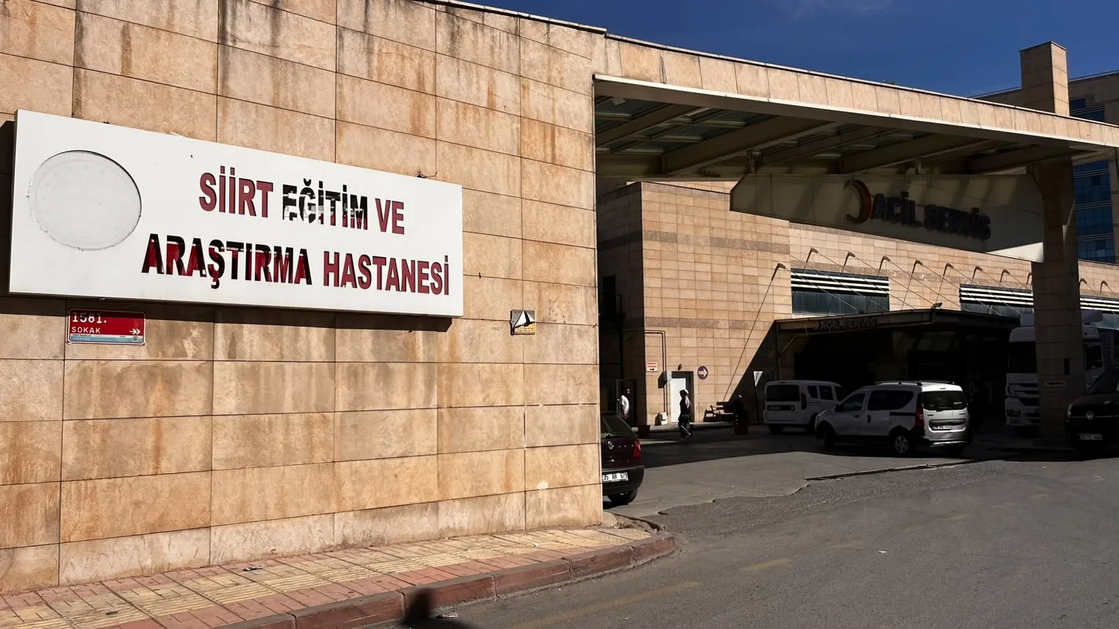 Siirt'te fıstık işçilerini taşıyan tarım aracı devrildi