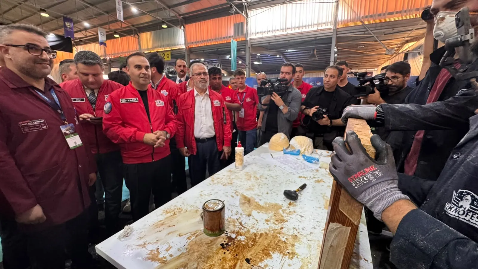 Bakan Kacır Diyarbakır'da TEKNOFEST heyecanını gençlerle paylaştı