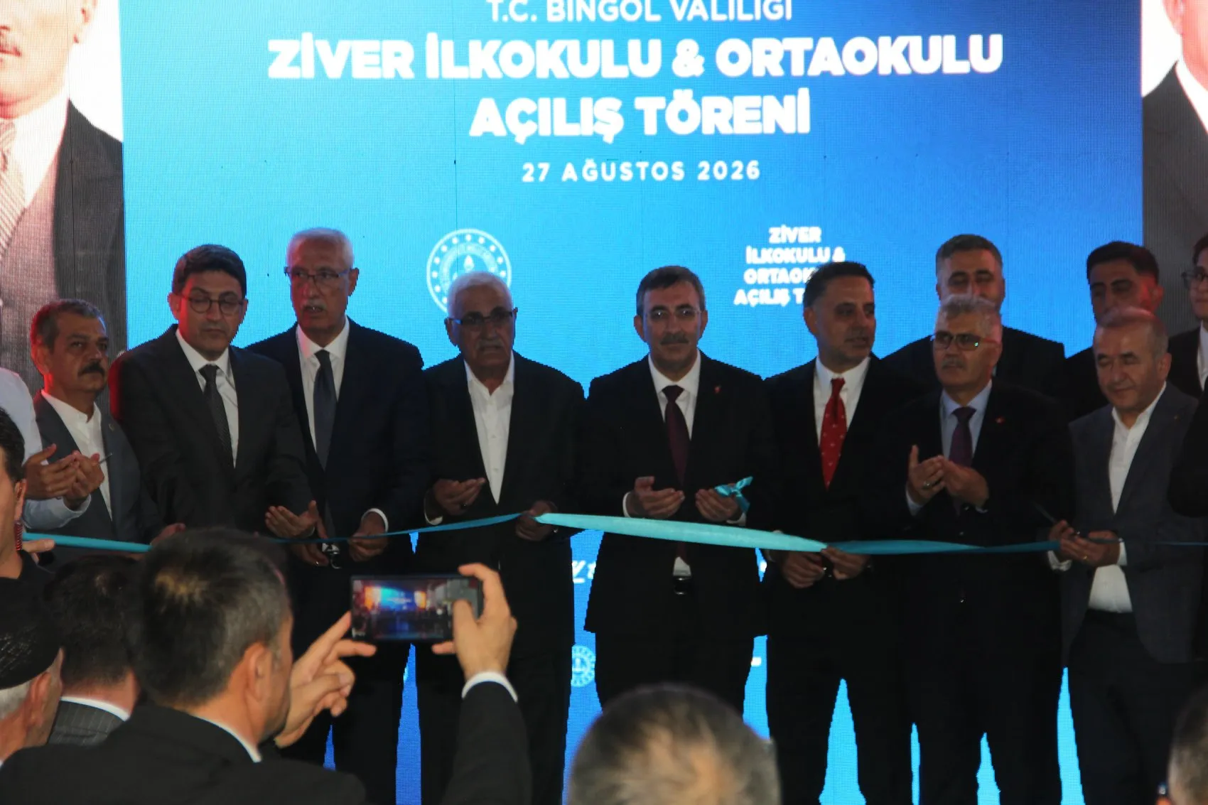 Cumhurbaşkanı Yardımcısı Yılmaz Bingöl'de yeni okulun açılışını yaptı